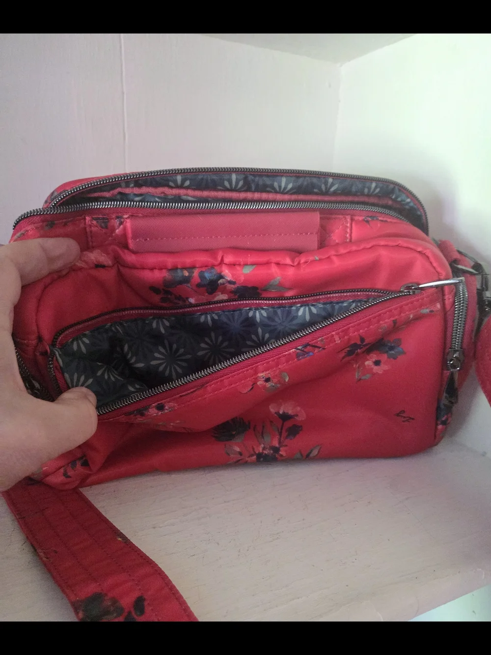 lug trolley crossbody